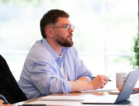 Comment devenir directeur artistique ? Découvrez le témoignage de Guillaume