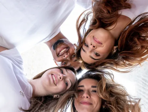 Plonge dans l’univers du digital et des marques connectées