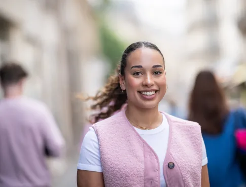 Le rôle central de l'école de communication dans une carrière.