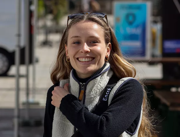 Zoé-Marchand,-étudiante-en-5ème-année-à-l'ISCOM-Lyon