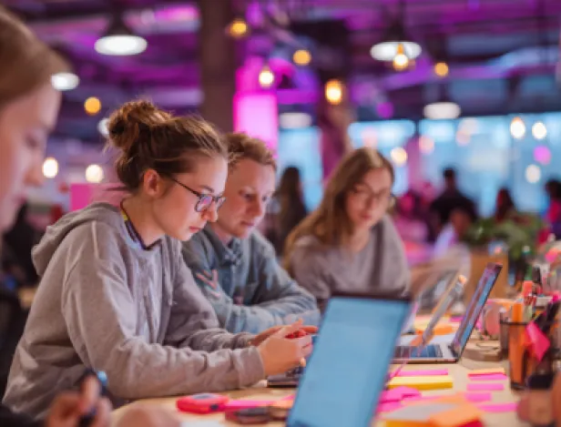 reunion-etudiants-bachelor-communication-iscom