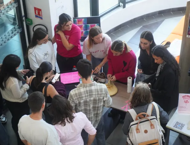 stand-octobre-rose-bde-iscom-montpellier-icm-2025