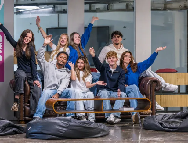 Étudiants-DA-création-visuelle-branding-conception