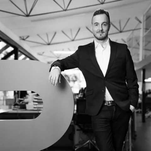 Virgin Comolli - Directeur clientèle 