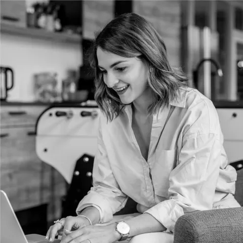 Ines-Karaouni-alumni-ISCOM-Montpellier-social-media-manager