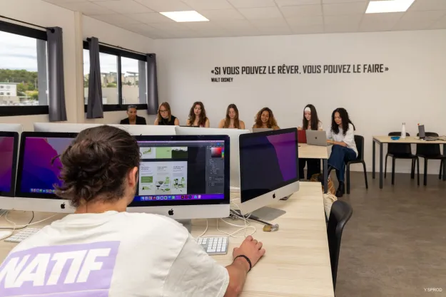 atelier-pao-iscom-montpellier-etudiants-graphisme
